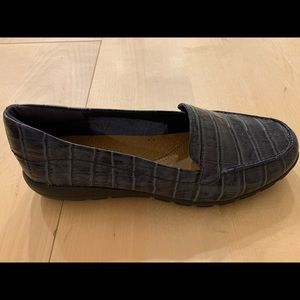 New Easy Spirit Croc Leather